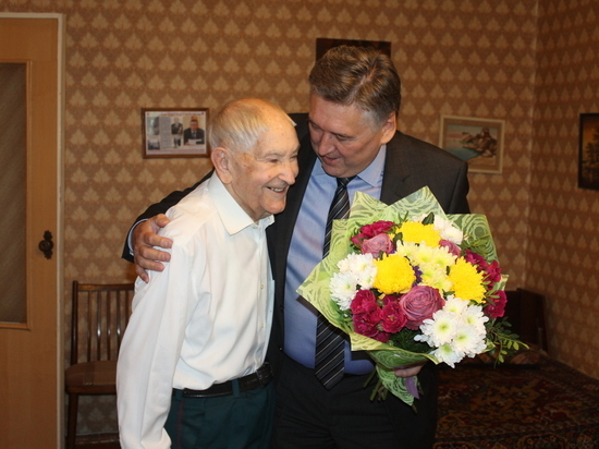 В Твери ветеран ВОВ Иван Кладкевич отмечает 95-летний юбилей