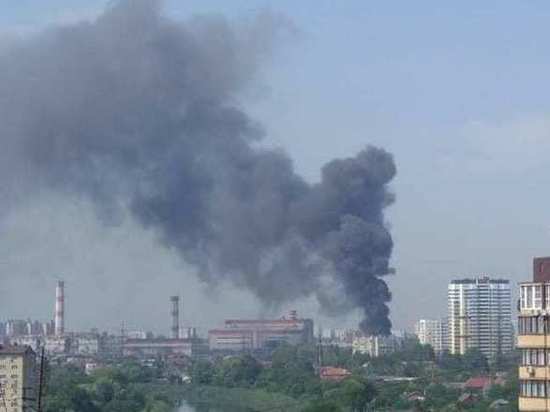 На складе по улице Сормовской в Краснодаре пожар охватил 150 квадратных метров