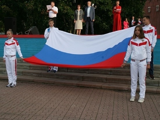 Местные отделения Партии присоединились к празднованию Дня флага России