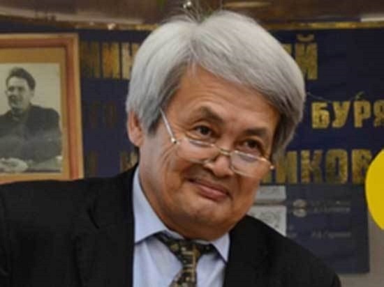 В Улан-Удэ председателя Литературного союза Бурятии ограбили в день его рождения