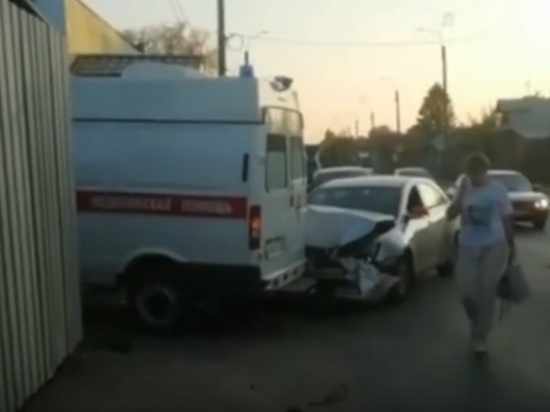 В Иванове такси протаранило скорую помощь