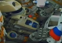 В Центре управления полетом сообщили, что что космический корабль "Союз МС-14", на борту которого находится робот "Федор", не смог состыковаться с МКС в запланированное время