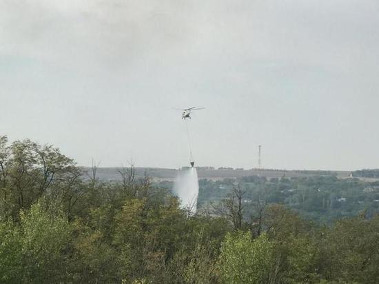 Последствия лесного пожара на Ставрополье ликвидирует вертолет МИ-8