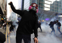 Двенадцать недель продолжаются акции протеста в Гонконге, мирные демонстрации перемежаются с жесткими столкновениями между полицией и протестующими