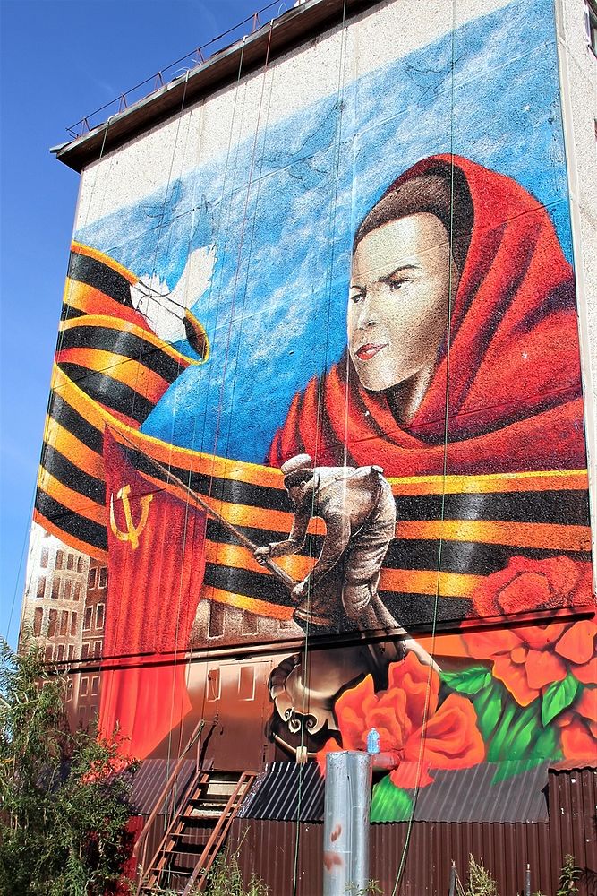 Как стены Салехарда становятся картинами — фотоподборка лучших граффити