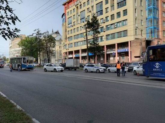 Автомобиль ДПС попал в аварию на улице Белинского
