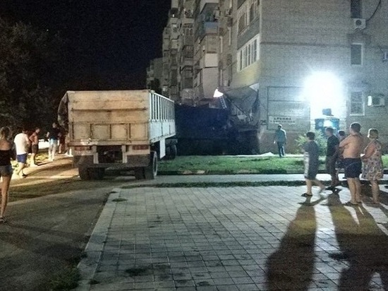 В Ростовской области водитель грузовика погиб в результате аварии