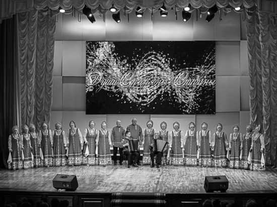 Астраханские пенсионеры выступили на фестивале «Души серебряные струны»