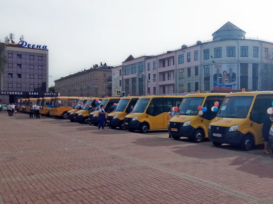 Брянские школы получили 24 новых автобуса
