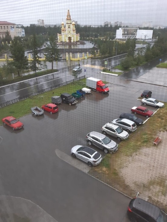 В администрации объяснили причины затопления парковок в Надыме