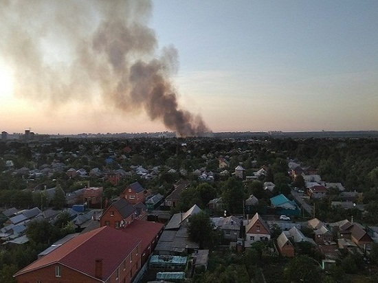 Крупный ландшафтный пожар под Ростовом тушат 67 человек