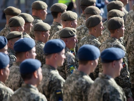 На Украине сохраняют призыв в армию