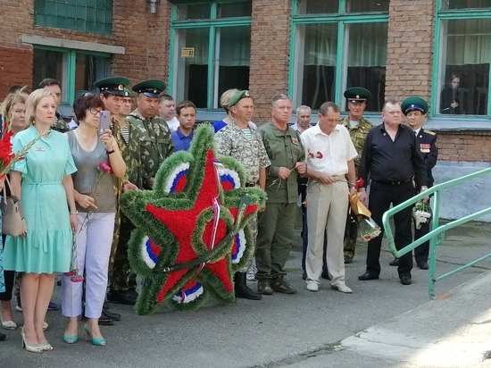 Вспомнить героев – в Бийске почтили память Вячеслава Токарева