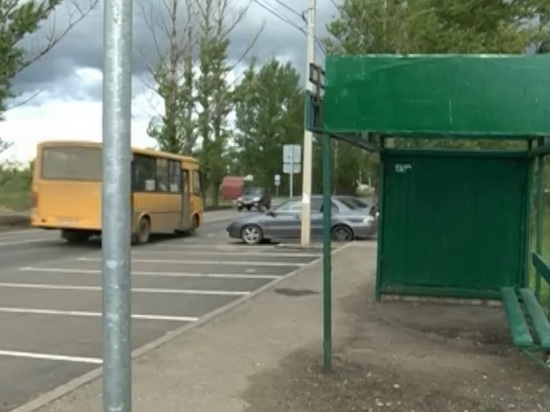 В Ярославле остановку общественного транспорта превратили в парковку