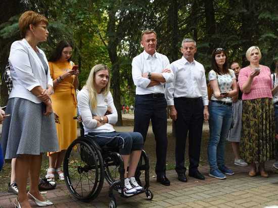 Курский губернатор и мэр встретились с инвалидами-колясочниками
