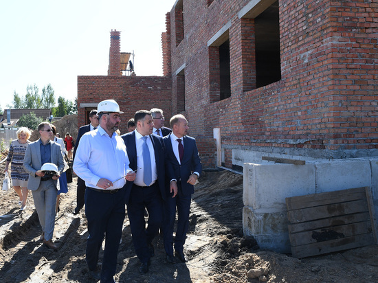 Тверской губернатор посмотрел ход стройки детского сада в Старице