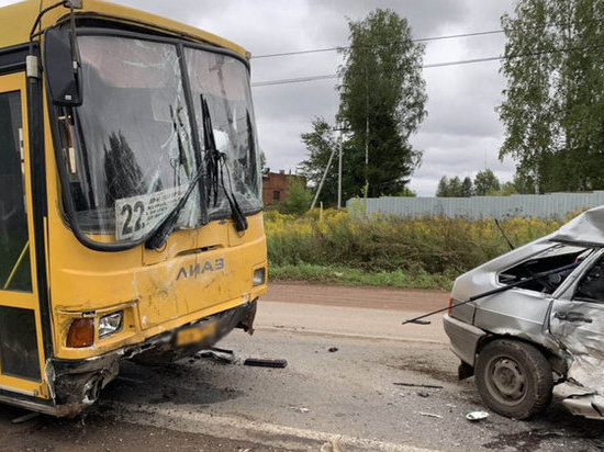 В Ижевске в результате ДТП с пассажирским автобусом пострадали 5 человек