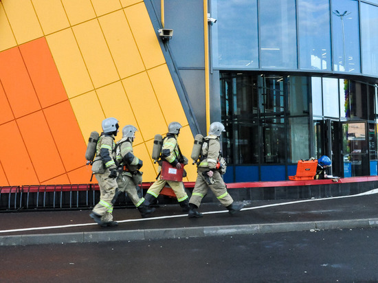 Мурманские пожарные провели учения в новом ТРК сразу после открытия
