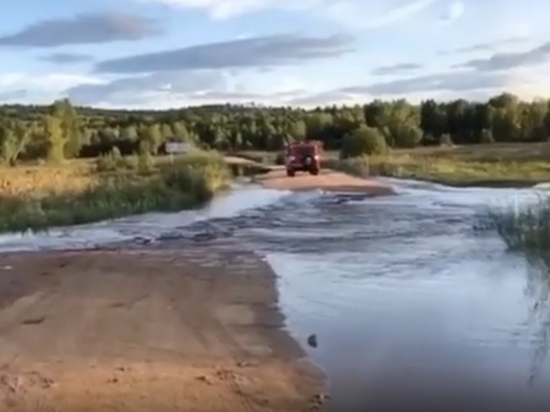 Гурулев снял видео на размытых дорогах Шелопугинского района