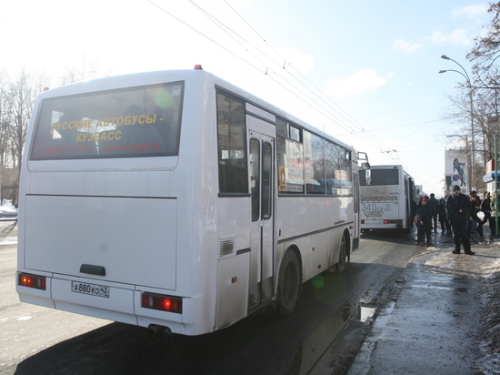 Автобус в Новокузнецке сняли с рейса из-за опасных нарушений