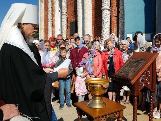 В Рязани освятили барельеф Коловрата, который установят на ледоколе