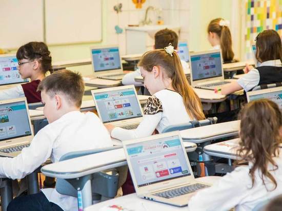 Более двух тысяч педагогов Югры получат новую цифровую квалификацию