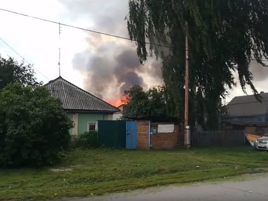 Частная баня вспыхнула в Белове