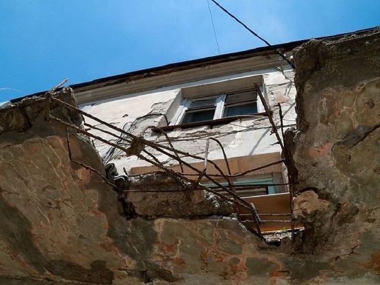Федеральный центр поможет Астраханской области c расселением аварийного жилья