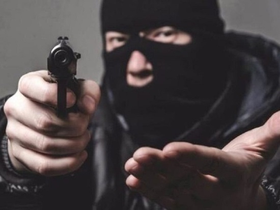 Вооружённый уголовник-рецидивист ограбил торговый павильон в Северодвинске