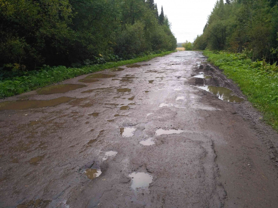 Кировские чиновники сделали из асфальтированной дороги грунтовую