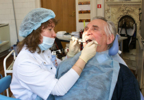 Известная поговорка о том, что к пенсии язык остреет, а зубы тупеют, сегодня вызывает у стоматологов улыбку