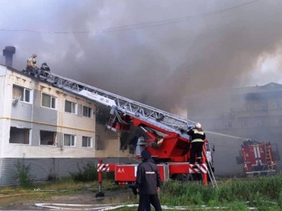 В Новом Уренгое сгорел расселенный дом