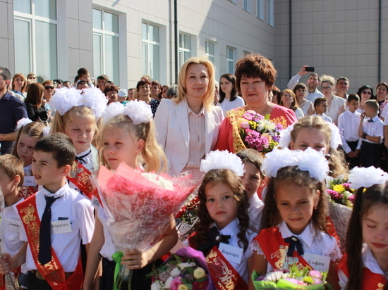 Новую школу в Михайловске открыли переполненной