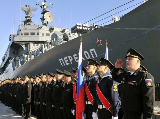 В Североморск зашёл учебный корабль ВМФ России 