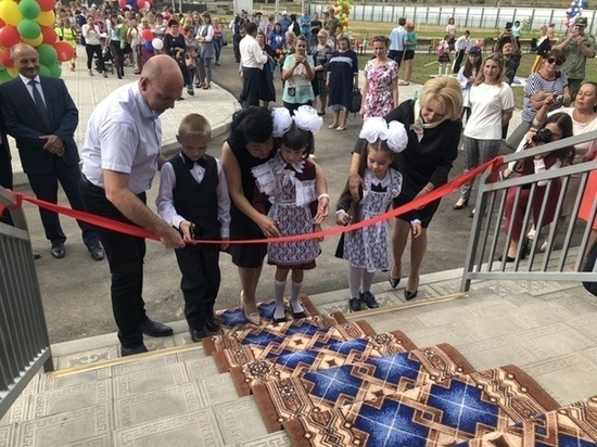 Школу с детским садом за 250 млн рублей открыли в Большой Туре