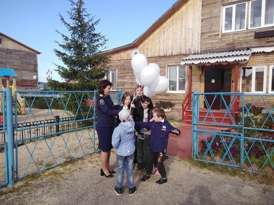 Белые шары в память жертв Беслана выпустили дети и следователи ЯНАО