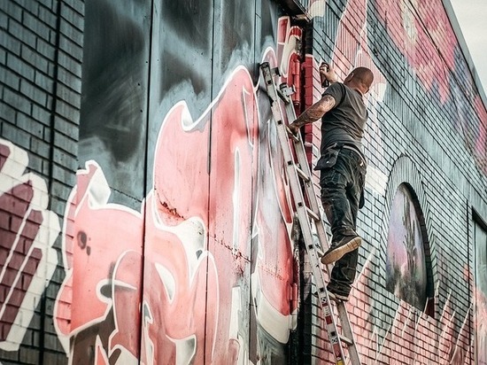 Фасады домов в Белгороде украсят граффити с полководцами
