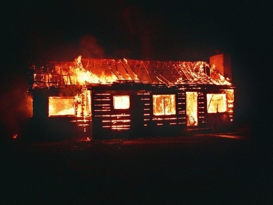 Тело мужчины обнаружили на пепелище сгоревшего дома в Карелии