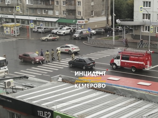 Легковушка с детьми попала в серьёзную аварию в Кемерове