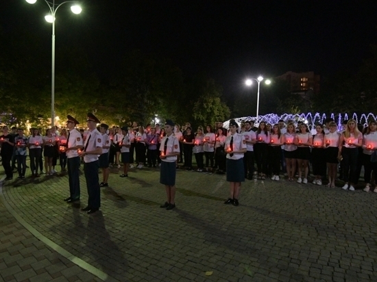 Почти тысячу свечей зажгли в Краснодаре в память жертв трагедии в Беслане