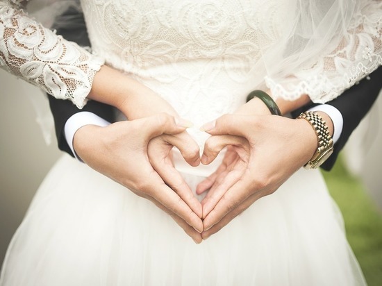В августе в Смоленске вступили в брак 419 пар