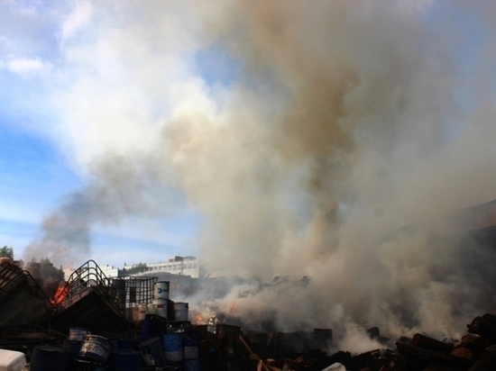 Двое пострадали при пожаре на предприятии по утилизации промышленных отходов в Чебоксарах