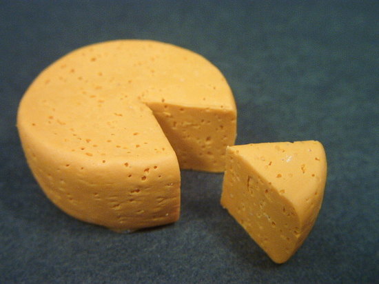В Оренбурге на рынке нашли запрещенный сыр