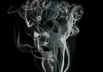 Пристрастие как к обычным, так и к электронным сигаретам негативно сказывается на качестве сна, заявили американские эксперты из Государственного университета Оклахомы