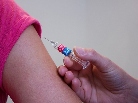 В этом году вакцину от гриппа получат 76 000 юных смолян