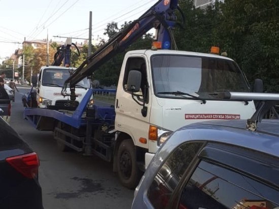 С выделенных полос для общественного транспорта в Краснодаре эвакуировали ещё 100 машин