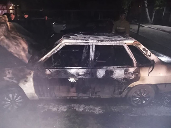 Житель Башкирии получил ожоги, пытаясь потушить свой полыхающий автомобиль