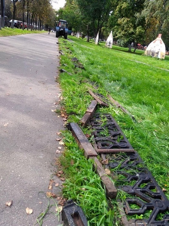 В парке Мира в Ярославле демонтируют чугунный забор