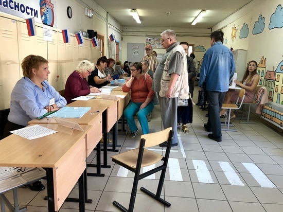 В Туле голосует старшее поколение: вести из УИКов