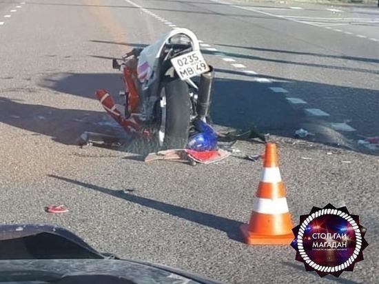 Мотоциклист пострадал в аварии на трассе под Магаданом